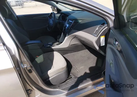 2013 Hyundai Sonata Hybrid from USA, damaged, VIN KMHEC4A47DA093780